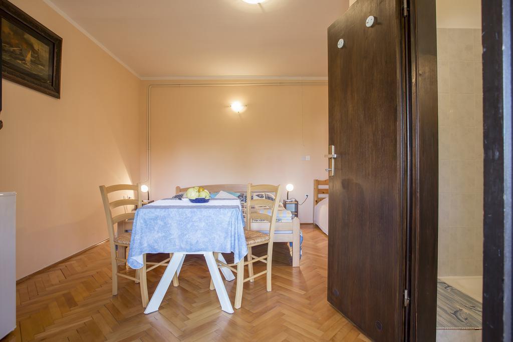 Guest House Nada 392 普拉 外观 照片